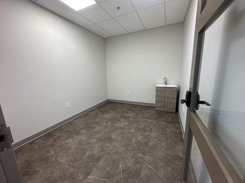 30 S Louisiana St, Kennewick, WA for lease - Interior Photo - Image 3 of 13