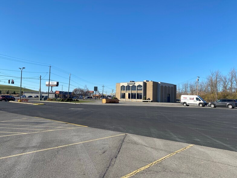 2443 Military Rd, Niagara Falls, NY à louer - Photo du bâtiment - Image 1 de 6