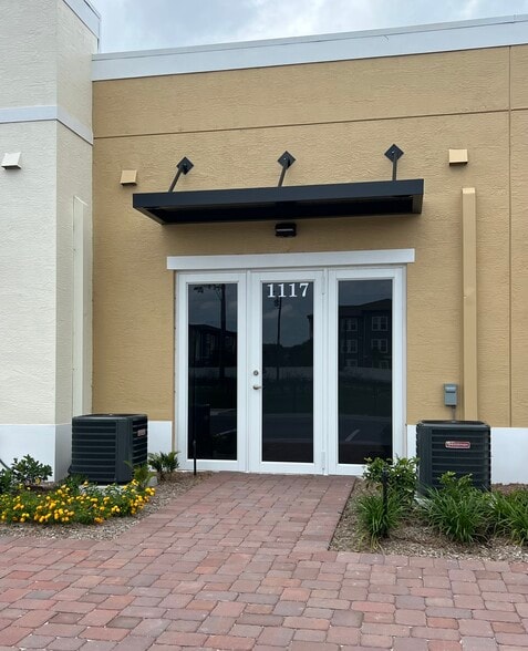 205 Coastal Ln, West Melbourne, FL for lease - Building Photo - Image 3 of 9