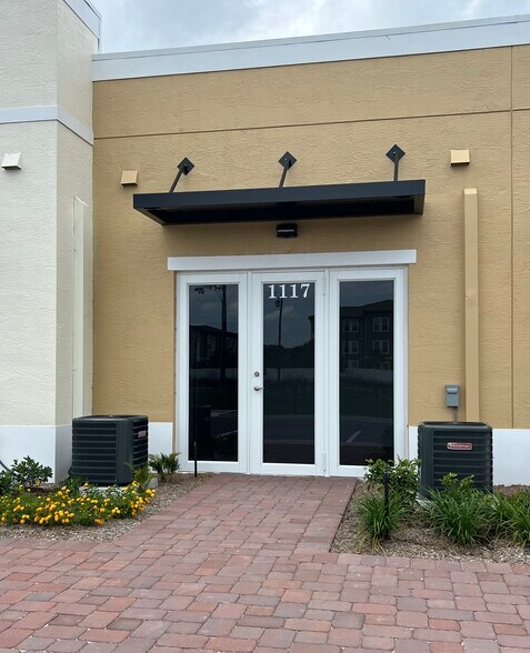 205 Coastal Ln, West Melbourne, FL à louer - Photo du bâtiment - Image 3 de 9