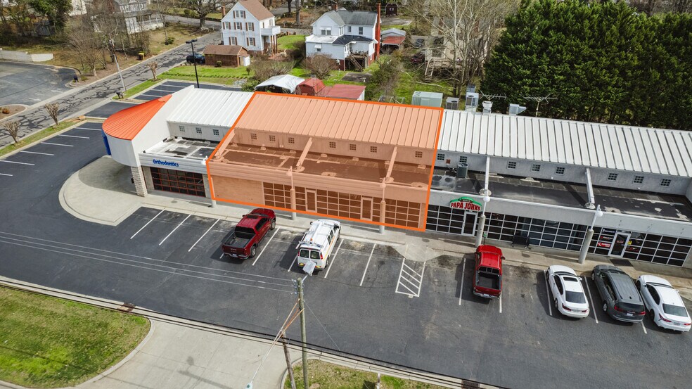 416-424 N Madison Blvd, Roxboro, NC à louer - Photo du bâtiment - Image 2 de 8