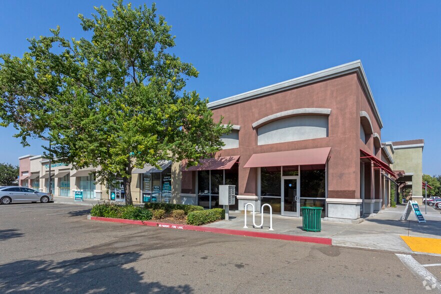 261-287 Spreckels Ave, Manteca, CA à vendre - Photo du bâtiment - Image 3 de 6