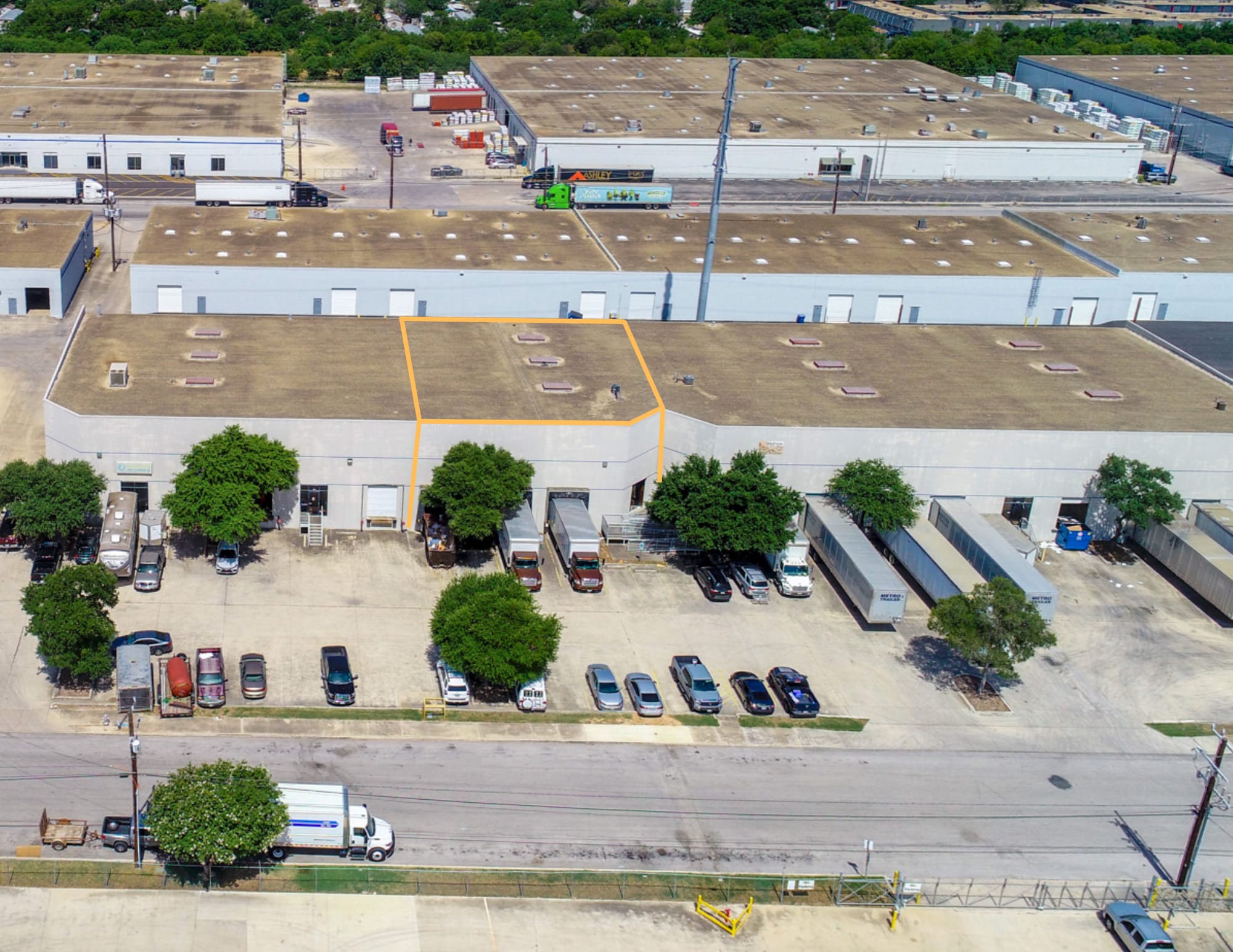 5813 Distribution, San Antonio, TX for lease Interior Photo- Image 1 of 6