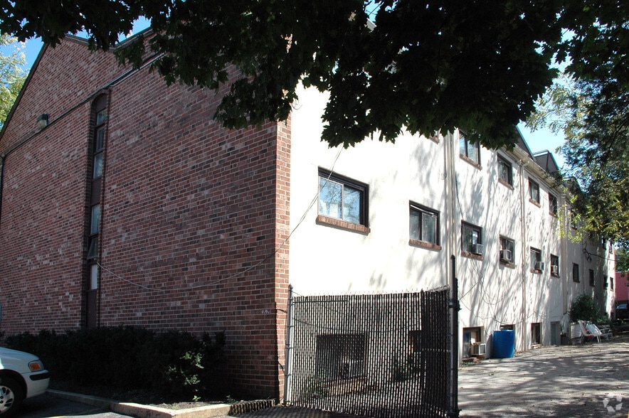 340 W Washington St, West Chester, PA for sale - Building Photo - Image 2 of 7