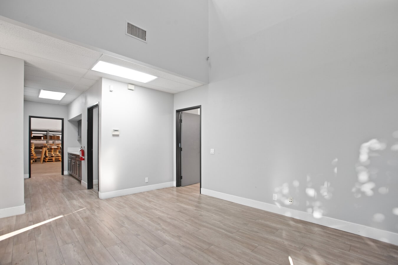 1351 S Lewis St, Anaheim, CA 92805 - Unité 1351 - - Photo intérieure - Image 2 of 16