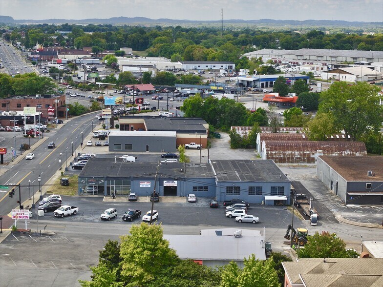 214 W Main St, Gallatin, TN à louer - Photo du bâtiment - Image 2 de 17