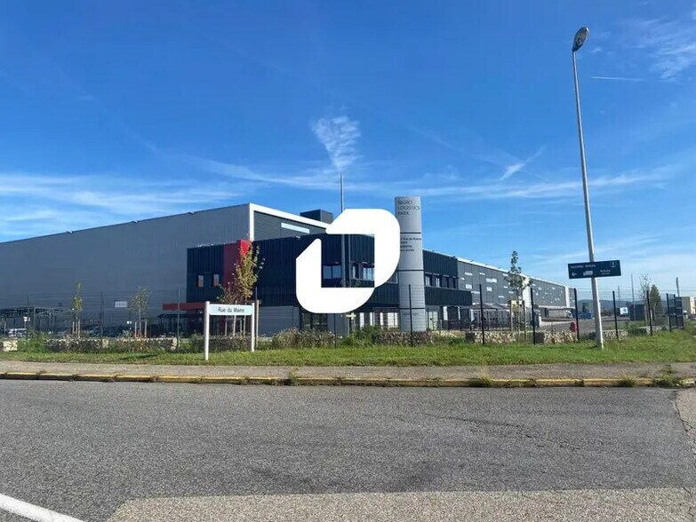 Industriel dans Saint-Quentin-Fallavier à louer - Photo du bâtiment - Image 1 de 8