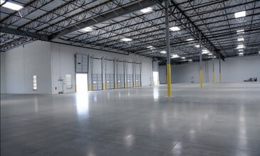 15850 Slover Ave, Fontana, CA à louer Photo intérieure- Image 2 de 6