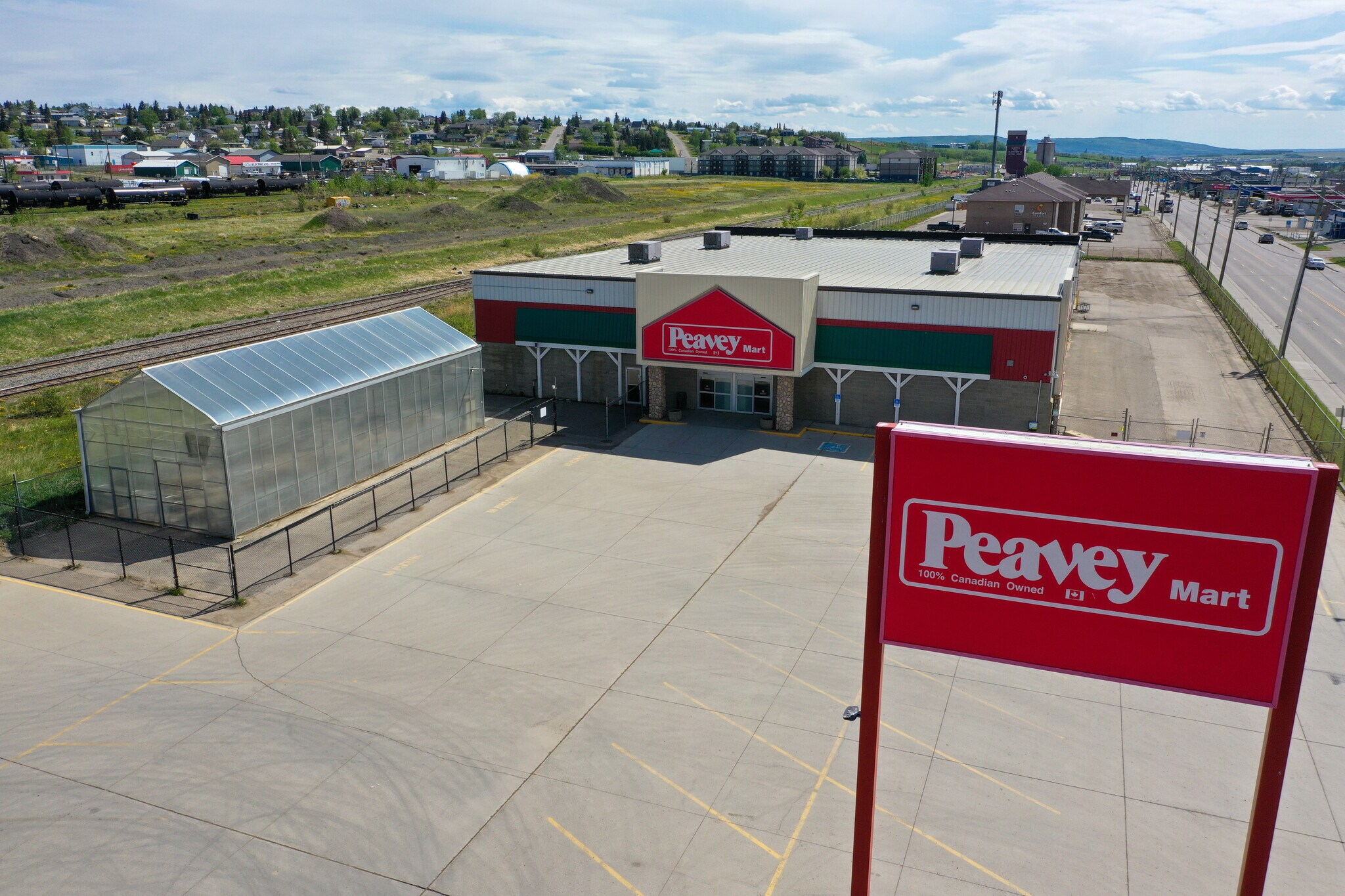 1300 Alaska Av, Dawson Creek, BC à vendre Photo principale- Image 1 de 5