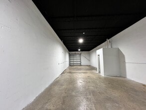 2696 NW 31st Ave, Lauderdale Lakes, FL for lease Interior Photo- Image 2 of 5