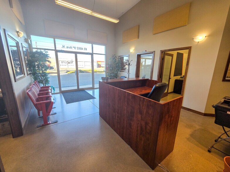 4002 9 Av N, Lethbridge, AB à vendre - Photo du bâtiment - Image 2 de 10