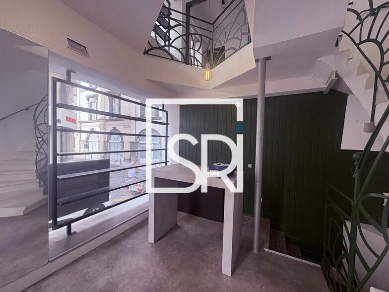 Commerce de détail dans Clermont-Ferrand à louer - Photo du bâtiment - Image 3 de 10