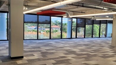 2300 Glades Rd, Boca Raton, FL for lease Interior Photo- Image 2 of 7