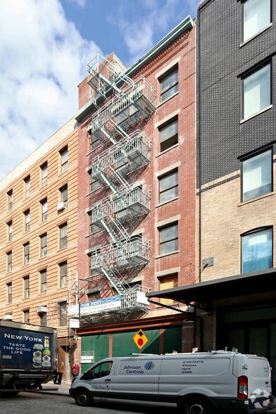 419 W 13th St, New York, NY for lease - Building Photo - Image 2 of 5