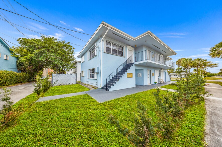 1800 NE 170th St, Miami, FL à vendre - Photo du bâtiment - Image 2 de 19