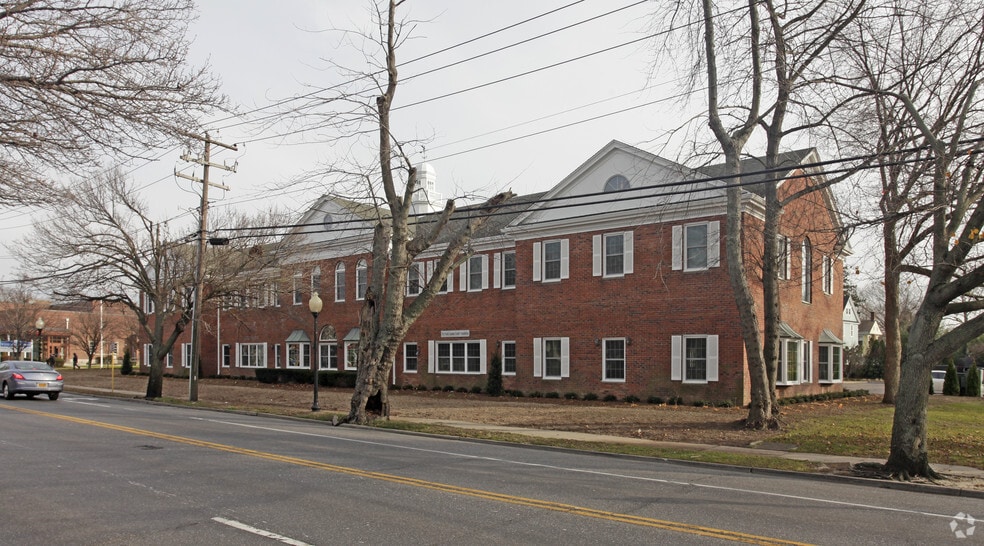 200 W Main St, Babylon, NY à louer - Photo principale - Image 1 de 11