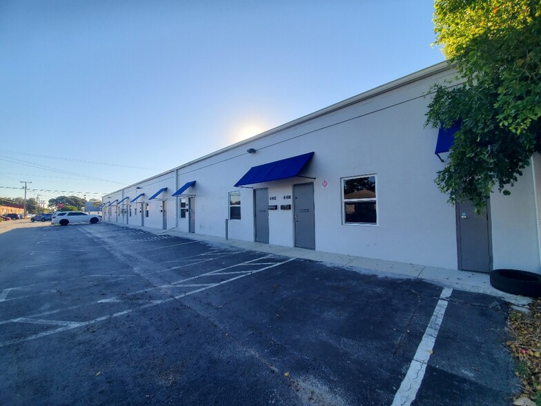 3161-3181 NE 5th Ave, Oakland Park, FL for lease - Building Photo - Image 2 of 8