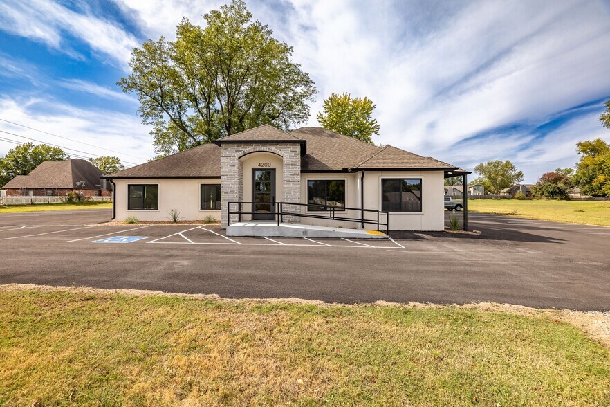 4200 S Aspen Ave, Broken Arrow, OK à vendre - Photo principale - Image 1 de 6