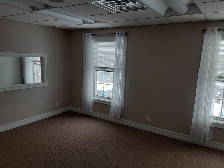 1438 Som Center Rd, Cleveland, OH à louer - Photo du bâtiment - Image 3 de 14