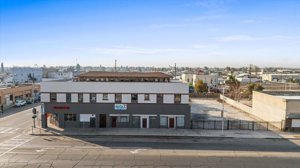 623 Sumner St, Bakersfield, CA à vendre - Photo du bâtiment - Image 2 de 16