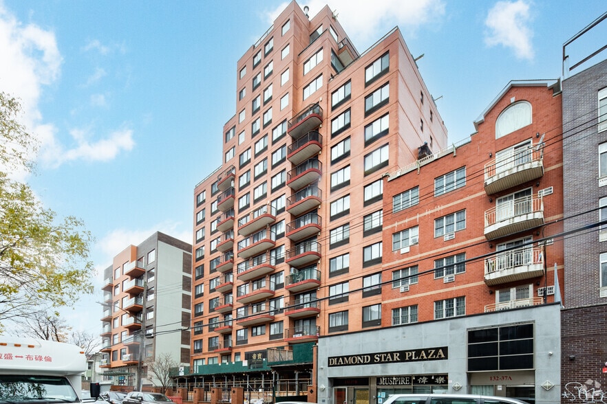 132-35 41st Rd, Flushing, NY for sale - Primary Photo - Image 1 of 22