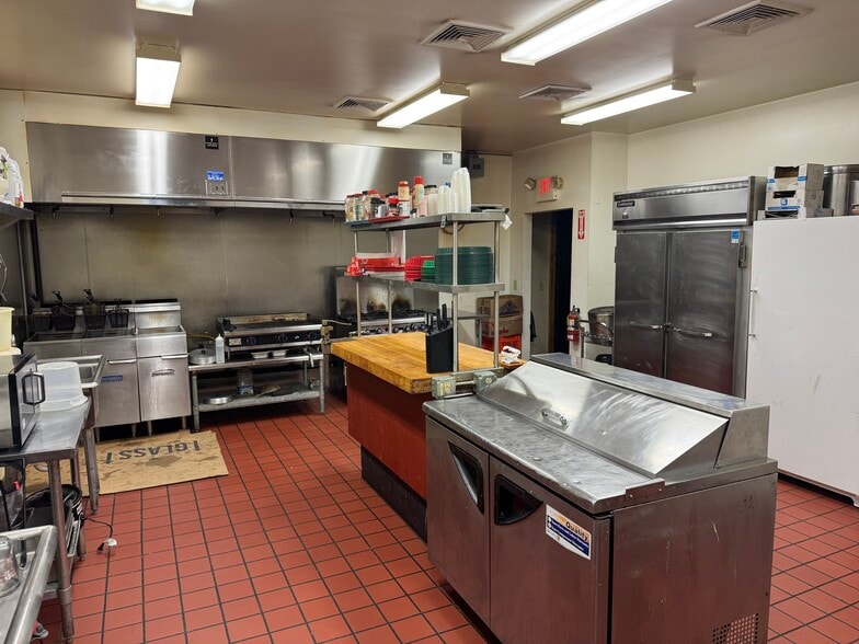 526 Monongahela Ave, Glassport, PA for sale - Interior Photo - Image 2 of 8