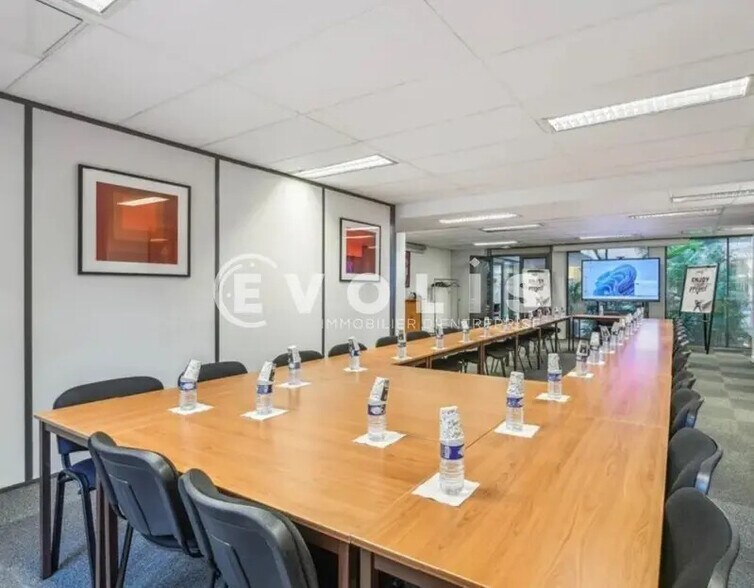 Bureau dans Levallois-Perret à louer - Photo du bâtiment - Image 3 de 12