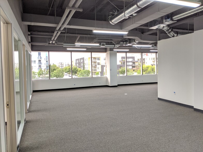 8787 Complex Dr, San Diego, CA à louer - Photo intérieure - Image 3 de 7