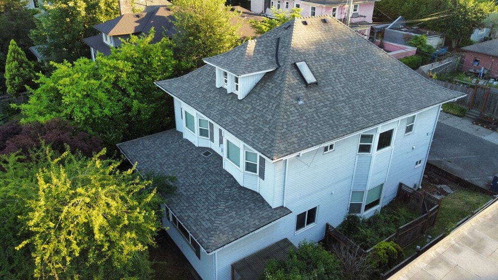 815 15th Ave E, Seattle, WA for sale - Building Photo - Image 1 of 8