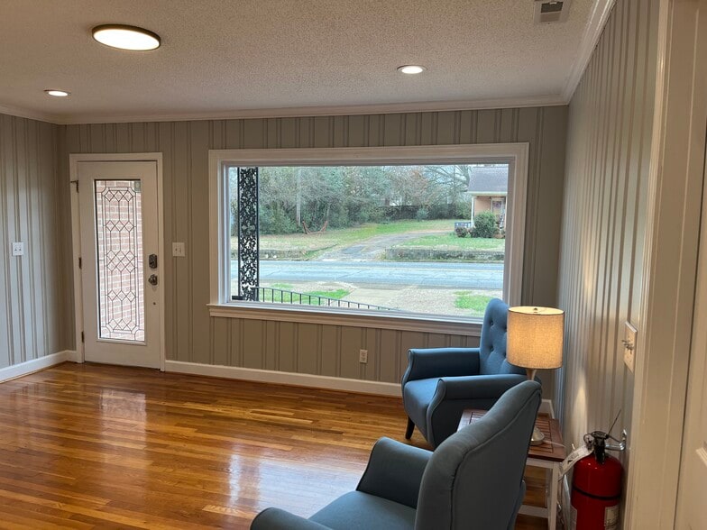 122 Memorial Dr, Greer, SC à louer - Photo intérieure - Image 3 de 7