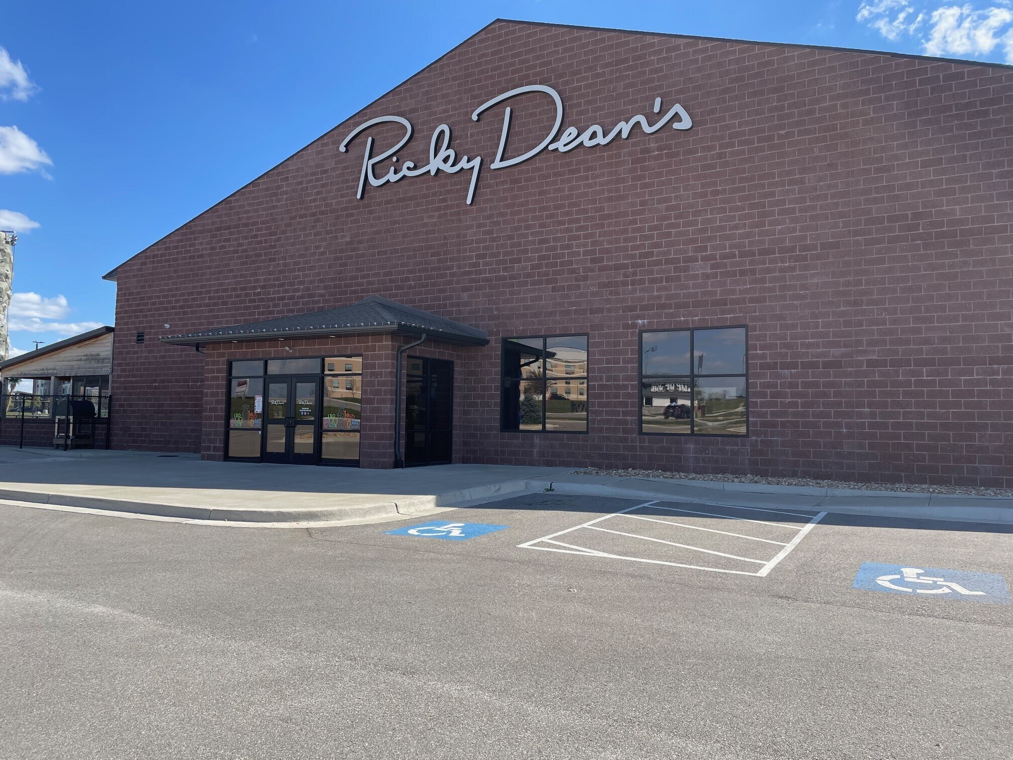 3620 Village Dr, Saint Joseph, MO for lease Interior Photo- Image 1 of 3