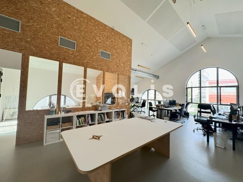 51 Rue De La Compagnie Du Midi, Bordeaux for lease - Building Photo - Image 2 of 5