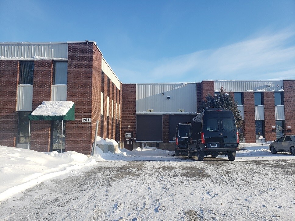 2001-2011 Rue Halpern, Montréal, QC à vendre Photo principale- Image 1 de 1