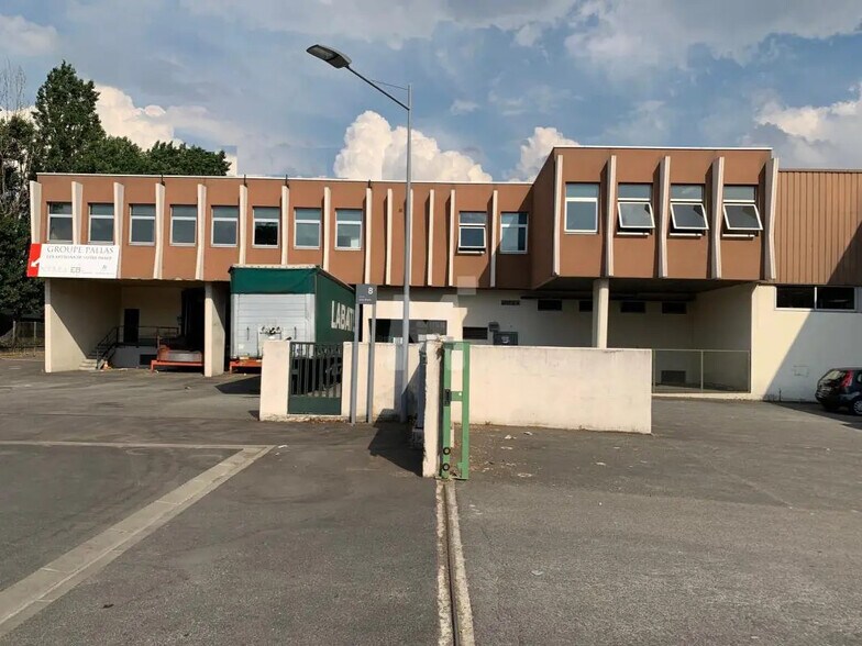 Flex dans Morangis à louer - Photo du bâtiment - Image 2 de 3