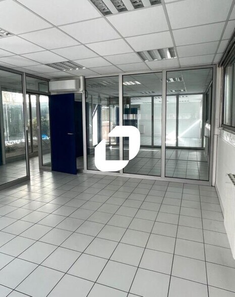 Bureau dans Grenoble à louer - Photo du bâtiment - Image 3 de 3