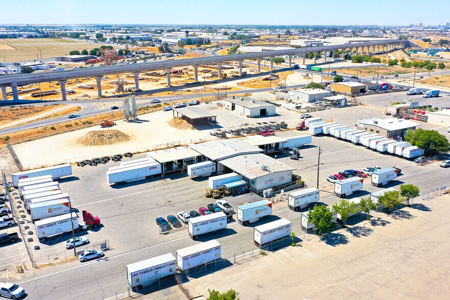 3055 S Golden State Frontage Rd, Fresno, CA for lease - Building Photo - Image 1 of 2