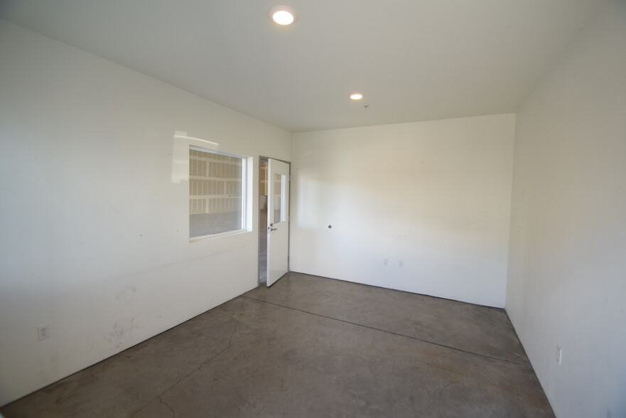 2463 NE 4th St, Bend, OR for lease - Interior Photo - Image 3 of 3