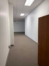 5525 S Cedar St, Lansing, MI à louer Photo intérieure- Image 2 de 3