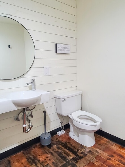 109 Main St SE, Gravette, AR à louer - Photo intérieure - Image 2 de 28