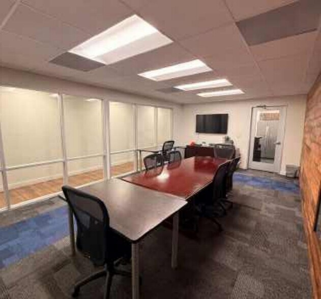 2211 Buena Vista St, San Antonio, TX for lease - Interior Photo - Image 3 of 8