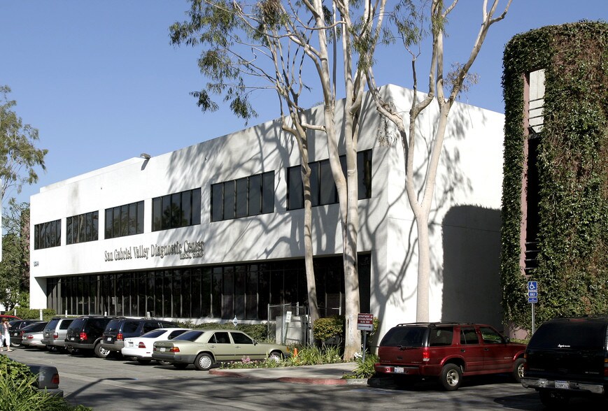 1509 W Cameron Ave, West Covina, CA à louer - Photo du bâtiment - Image 2 de 24