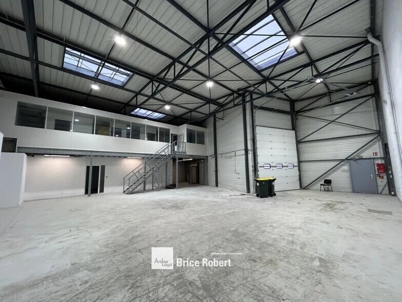 Local d'activités dans Saint-Priest à vendre - Photo intérieure - Image 3 de 6