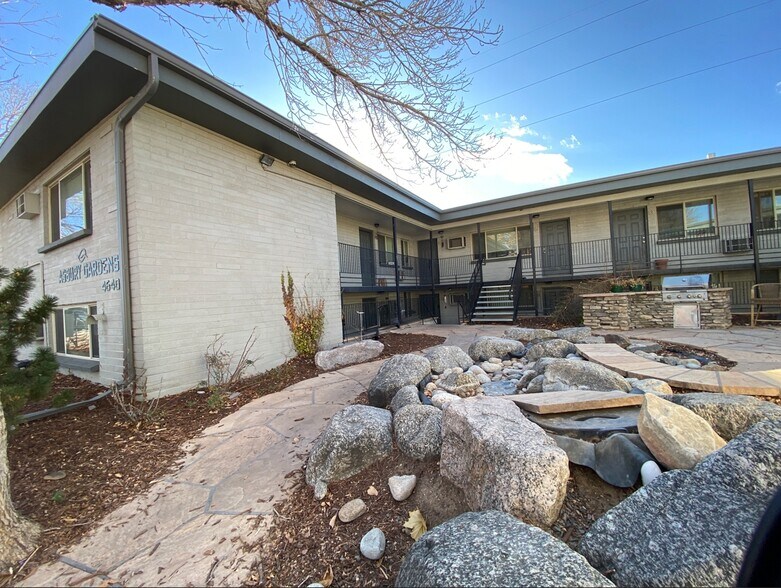 4640 E Asbury Cir, Denver, CO à vendre - Photo du bâtiment - Image 3 de 13