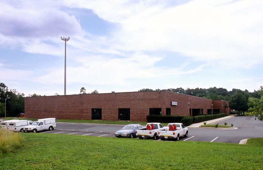 6700 Springfield Center Dr, Springfield, VA for lease - Building Photo - Image 2 of 3