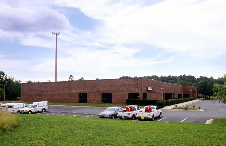 6700 Springfield Center Dr, Springfield, VA à louer - Photo du bâtiment - Image 2 de 3