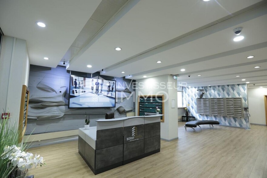 Office in Creteil for lease - Lobby - Image 3 of 5