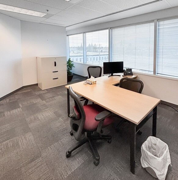 6700 Macleod Trl SW, Calgary, AB à louer - Photo du bâtiment - Image 2 de 4