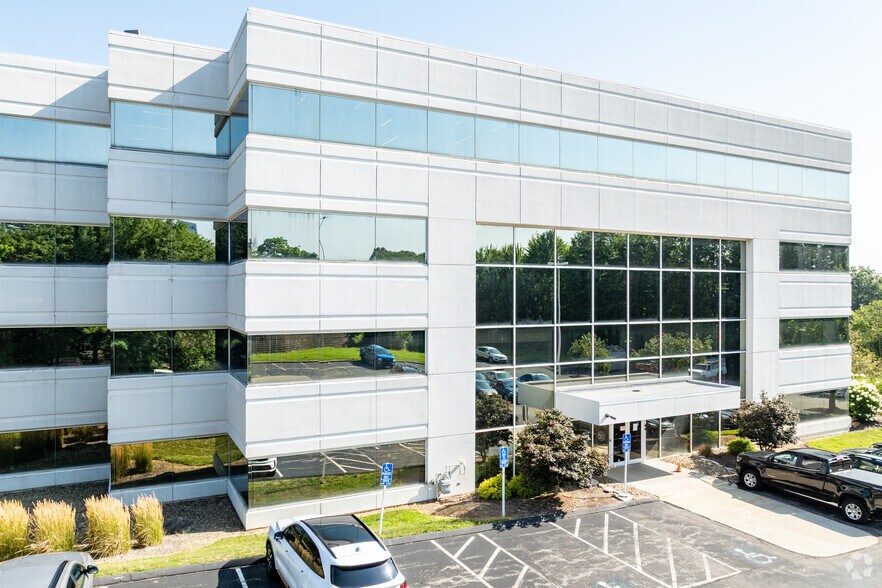 175 Montrose West Ave, Akron, OH à louer - Photo du bâtiment - Image 2 de 8