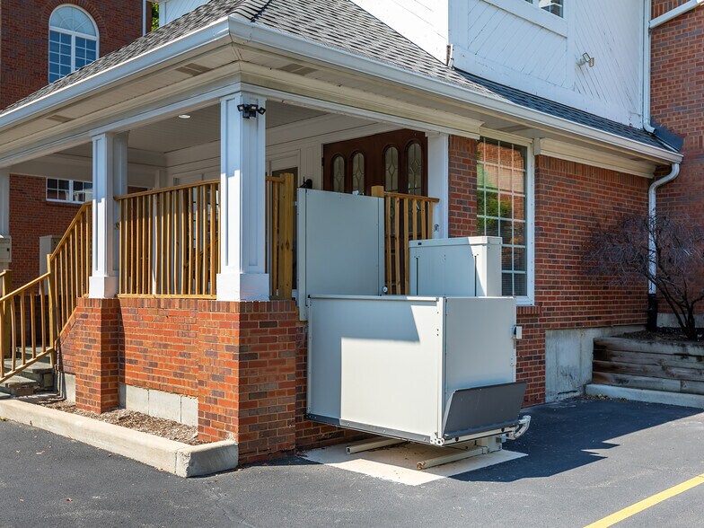 301 W Roosevelt Rd, Wheaton, IL à louer - Photo du bâtiment - Image 2 de 52