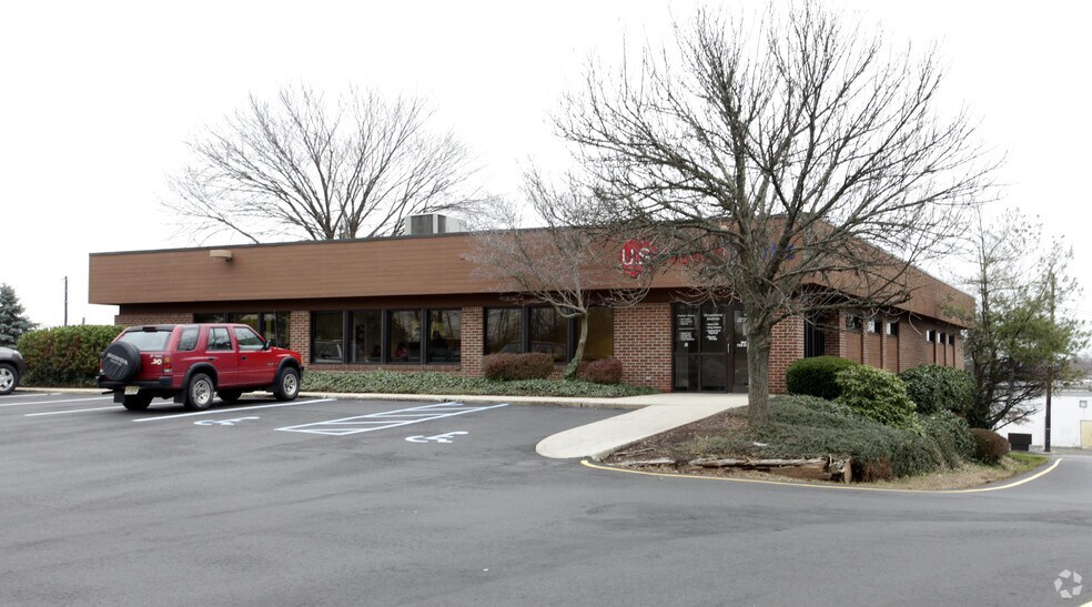 16 Ethel Rd, Edison, NJ à vendre - Photo du bâtiment - Image 2 de 2